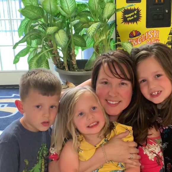 Meet your Posher, Danielle - Picture 1 of 1